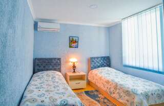 Гостевой дом Classic hotel Кутаиси Стандартный двухместный номер с 2 отдельными кроватями-1